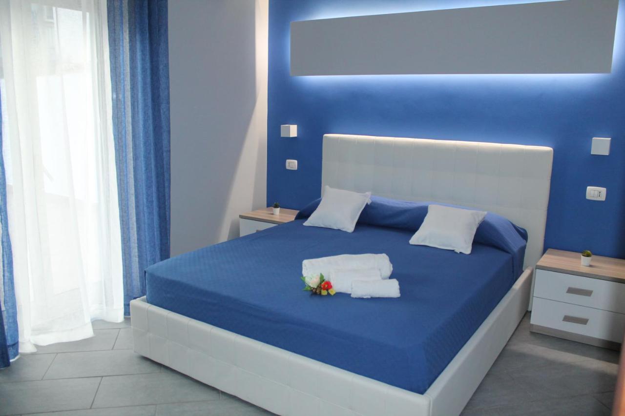Apartments " Le Ginestre" Ачиреале Екстер'єр фото