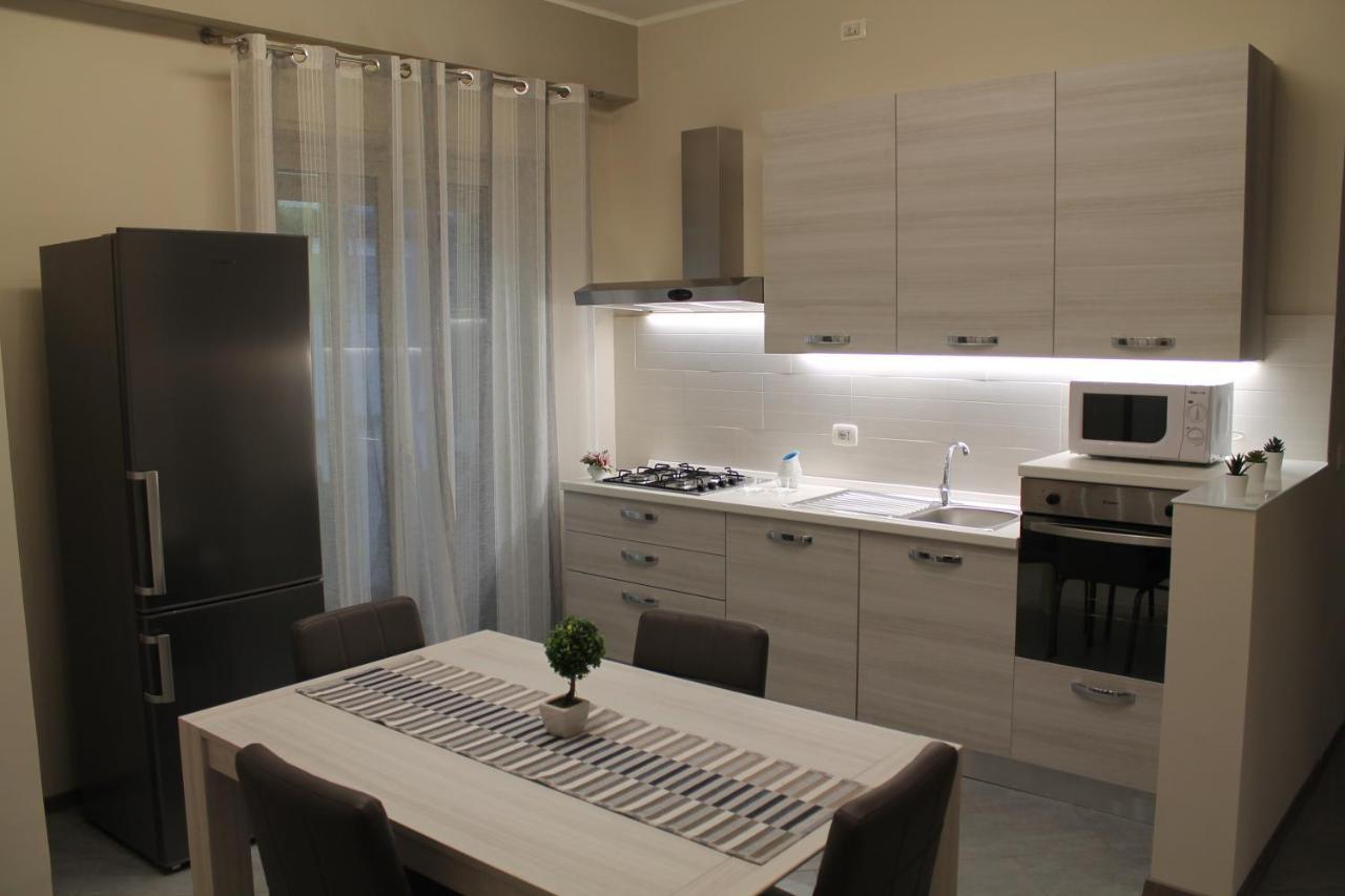 Apartments " Le Ginestre" Ачиреале Екстер'єр фото